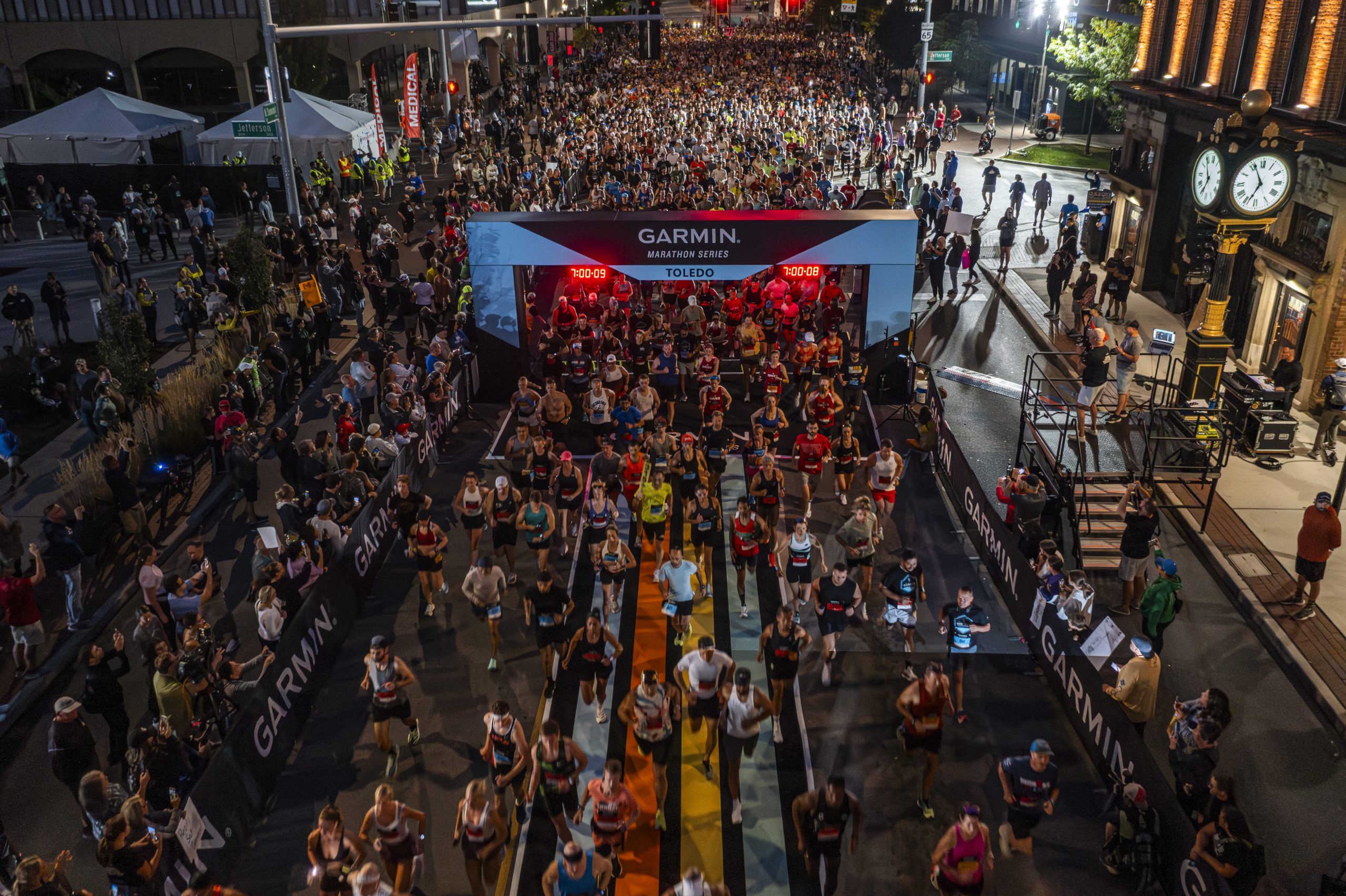 02 (1) Garmin Toledo Marathon Finish Line Crowd